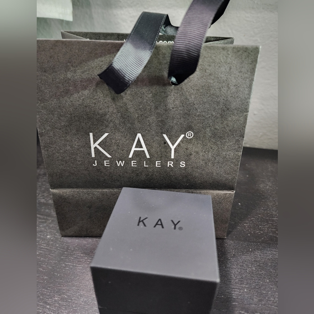 Kay jewelers ring Box with a kay gift bag